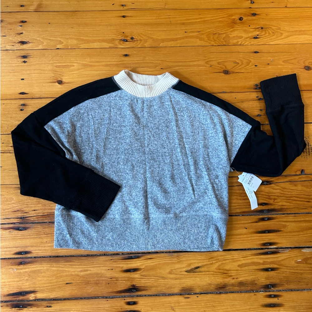 Sweet Romeo Women Gray and Black Sweater New with tag